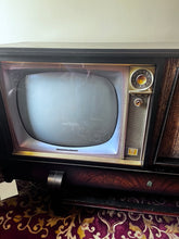 Cargar imagen en el visor de la galería, Consola con TV y Tocadiscos Stromberg Carlson
