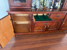 Cargar imagen en el visor de la galería, Comedor con 6 Sillas y Vitrina
