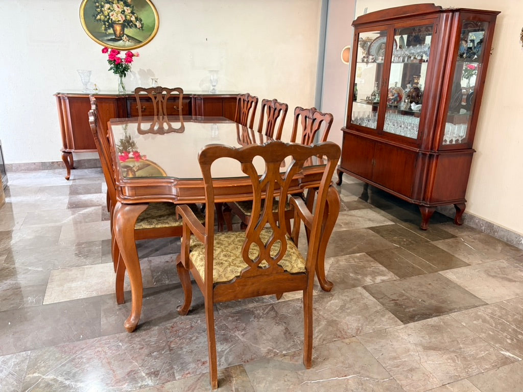 Comedor para 8 Personas con Vitrina y Trinchador