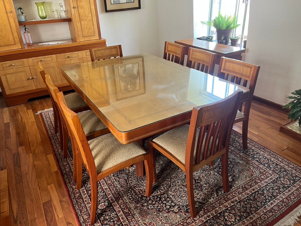 Comedor con 8 Sillas. Trastero y Mesa Auxiliar