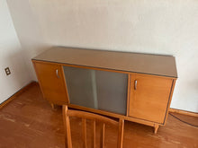Cargar imagen en el visor de la galería, Comedor Van Beuren 6 Sillas y 2 Trinchadores
