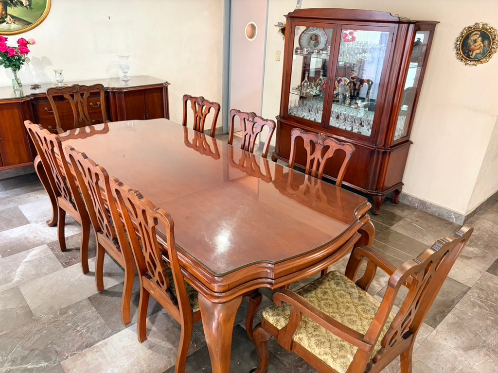 Comedor para 8 Personas con Vitrina y Trinchador