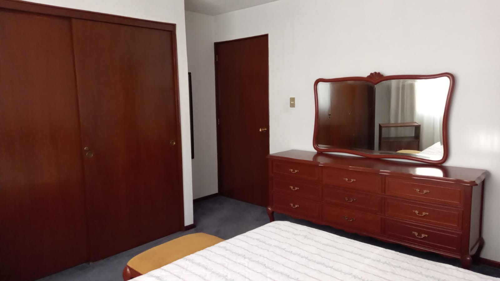 Recámara Matrimonial de Cedro (5 Piezas)