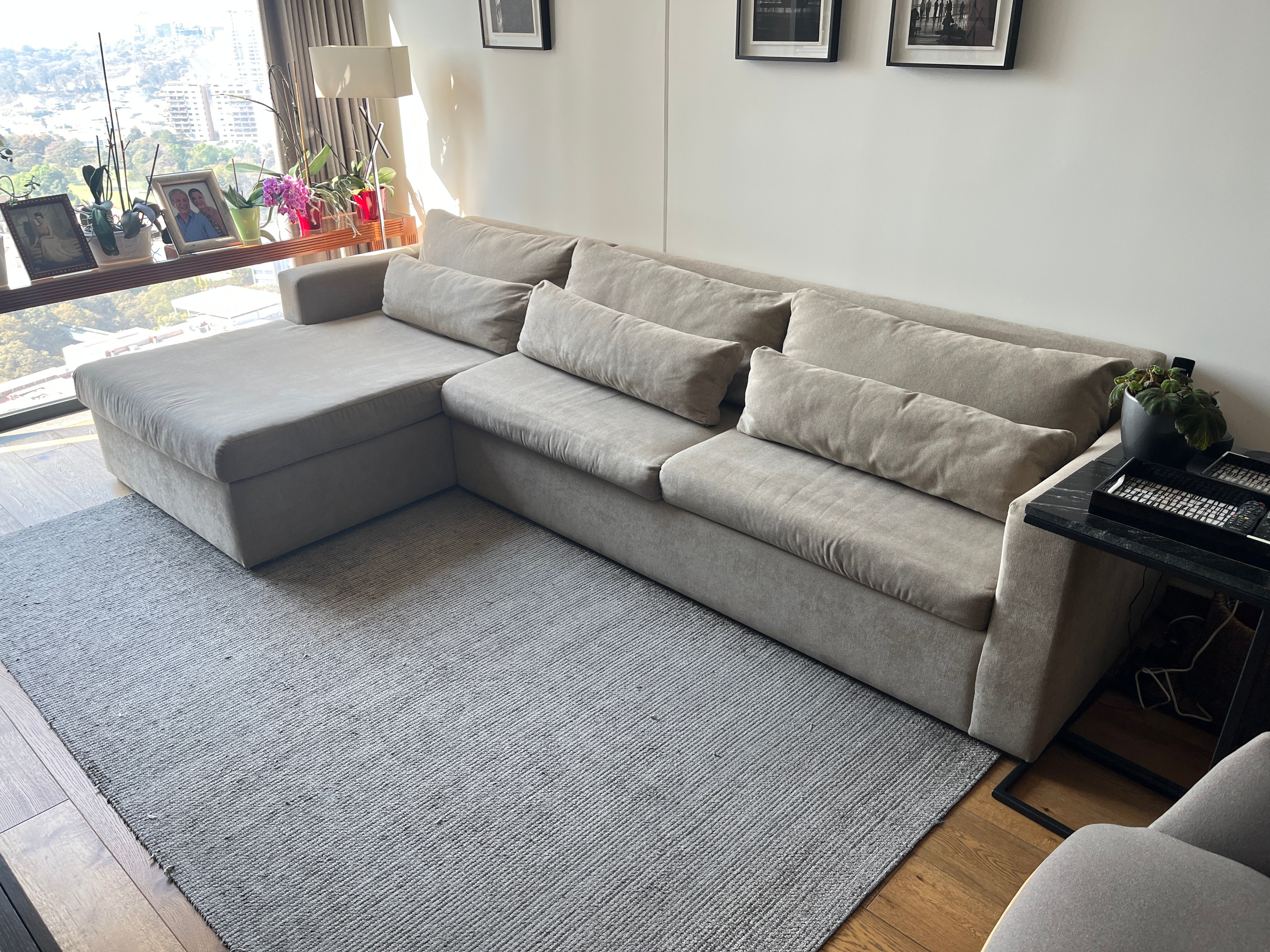 Sala en L Modular con Tela Protectora