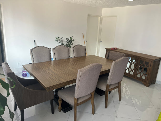 Comedor Ashley con 7 Sillas y Trinchador