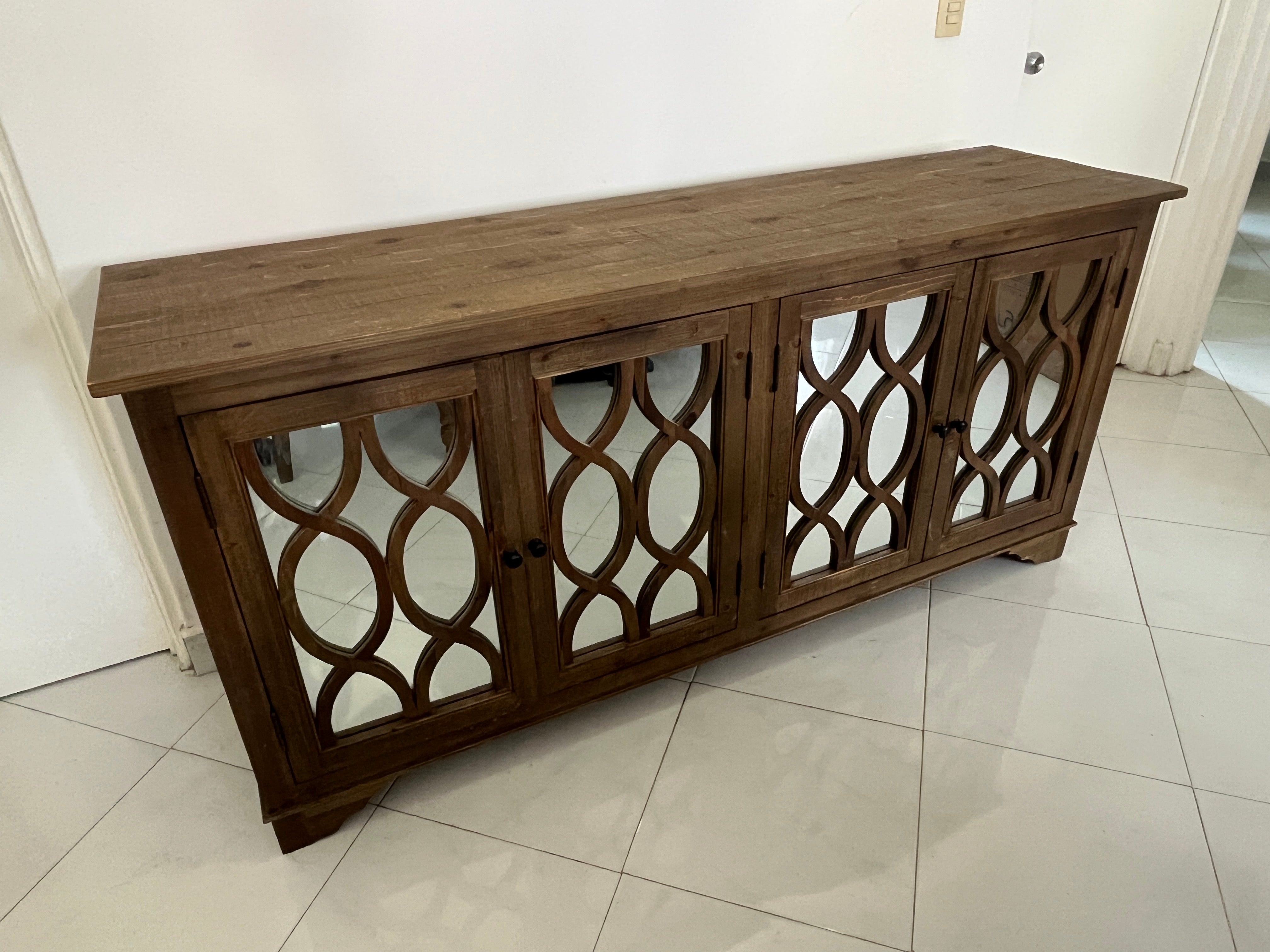 Comedor Ashley con 7 Sillas y Trinchador