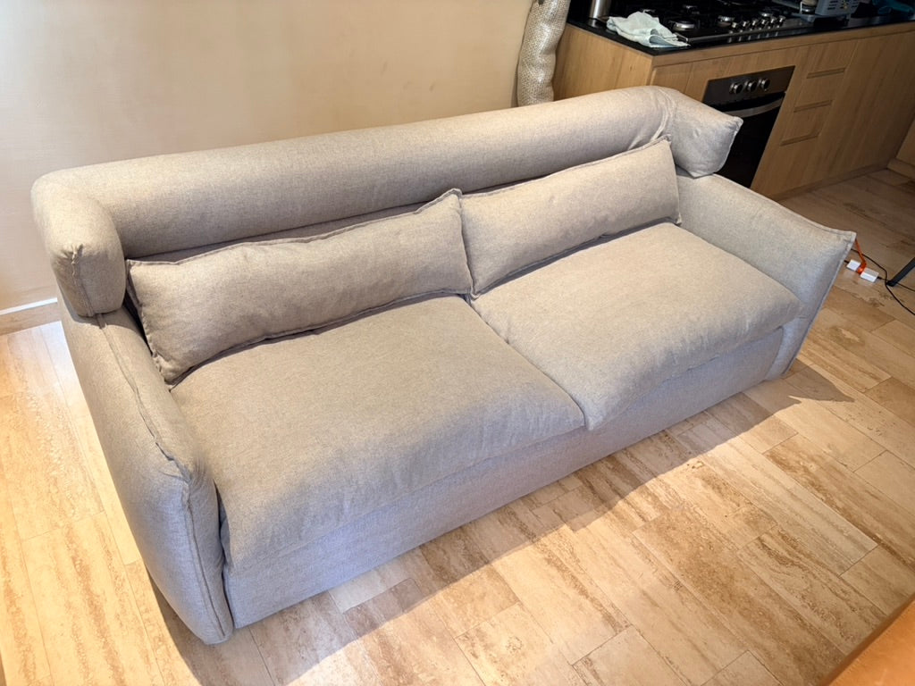 Sillón Gris Móbica de Pluma de Ganso
