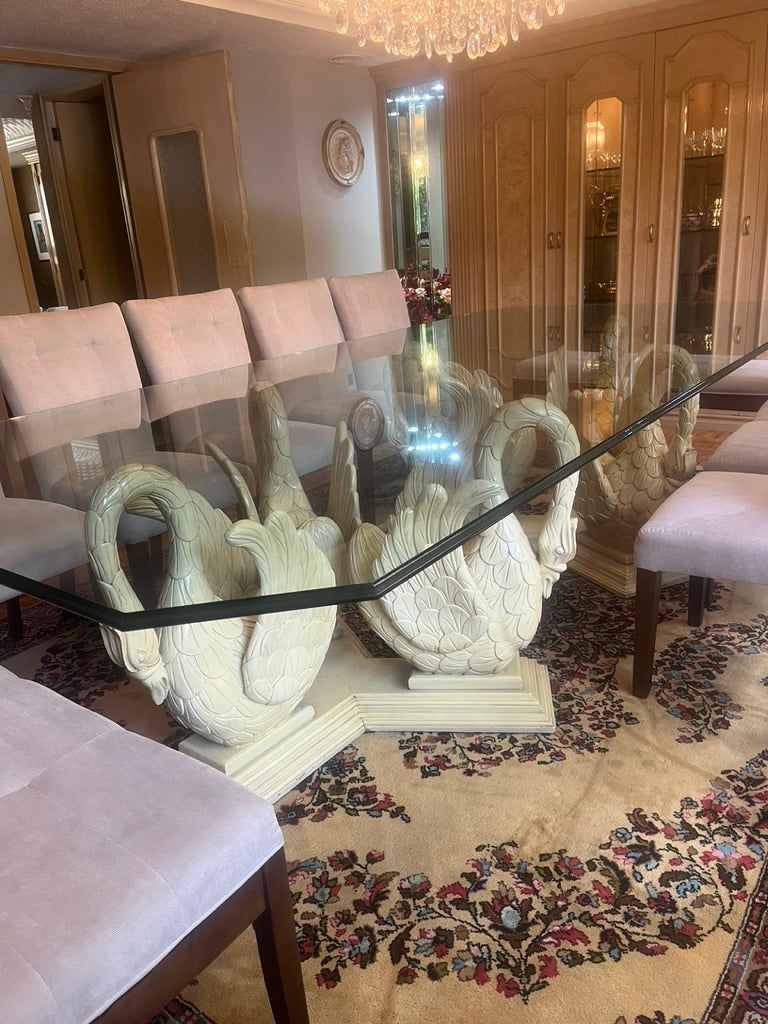 Comedor con 10 Sillas y 2 Bancas