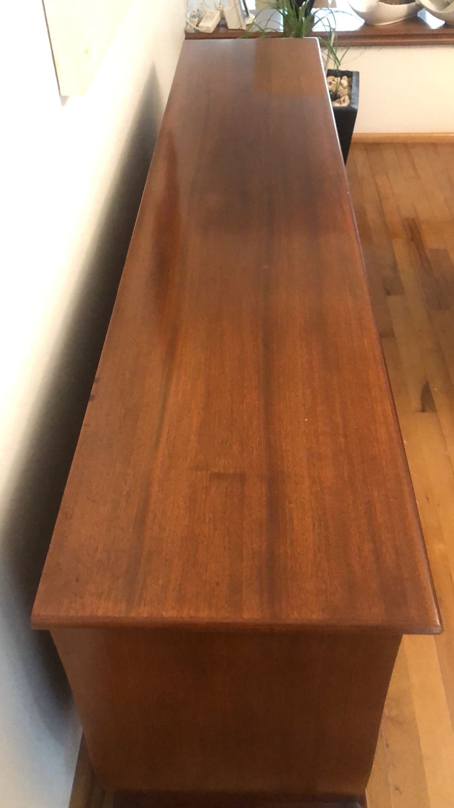 Trinchador 4 Puertas y 3 Cajones