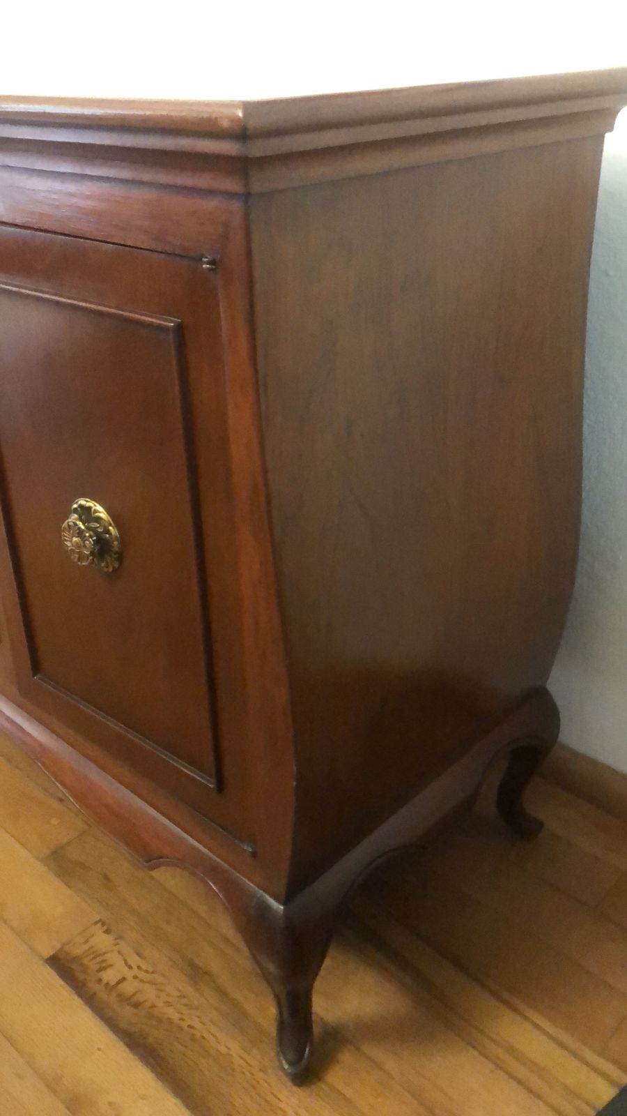 Trinchador 4 Puertas y 3 Cajones