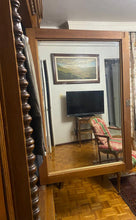 Cargar imagen en el visor de la galería, Ropero Antiguo con 3 Puertas
