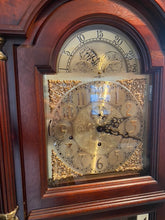 Cargar imagen en el visor de la galería, Reloj Grand Father Howard Miller 3 Cuerdas
